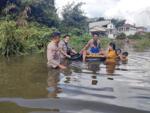 Kapolsek Jelai Hulu Bersama Aparat Gabungan Laksanakan Pemantauan Debit Air di Kecamatan Jelai