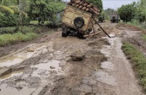 Jalan Hancur Total Ekonomi Masyarakat dan Mobilitas Lumpuh, Pemerintah Didesak Untuk Bertindak