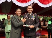 Bersama Pejabat Utamanya, Kapolres Ketapang Hadiri Pelaksanaan Upacara Peringatan HUT TNI Ke 80 Di Makodim 1203 Ketapang