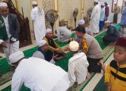 Seusai Sholat Jum’at, Kapolsek Benua Kayong Duduk Bersama Pengurus Masjid Assalam dan Warga Kelurahan Tuan-Tuan Gelar “Jum’at Curhat”
