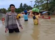 Bhabinkamtibmas Polsek Marau Laksanakan Pengecekan Warga Terdampak Banjir di Desa Karya Kecamatan Marau