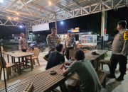Kapolsek Manis Mata Polres Ketapang Laksanakan Patroli Dialogis Kamtibmas di Malam Minggu