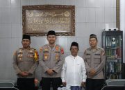 Jalin Silaturahmi Dengan Tokoh Agama Kapolres Ketapang kunjungi Kediaman Ketua PCNU Sekaligus Pimpinan Ponpes Mambaul Khoirot