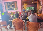 Polsek Manis Mata Laksanakan Kegiatan Jumat Curhat Bersama Tokoh Masyarakat Kecamatan Manis Mata