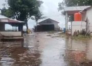 Minta BWSK1 kalbar harus tangung jawab   Atas robohnya rumah warga diterjang gelombang  Laut gara” 200 kubus tidak terpasang 