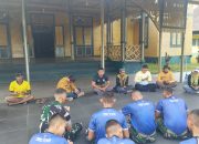 Kegiatan Kerja Bakti Lurah Mulia Kerta dan TNI Yonif TP 832/PA di Lingkungan Keraton Kerajaan Matan Tanjungpura