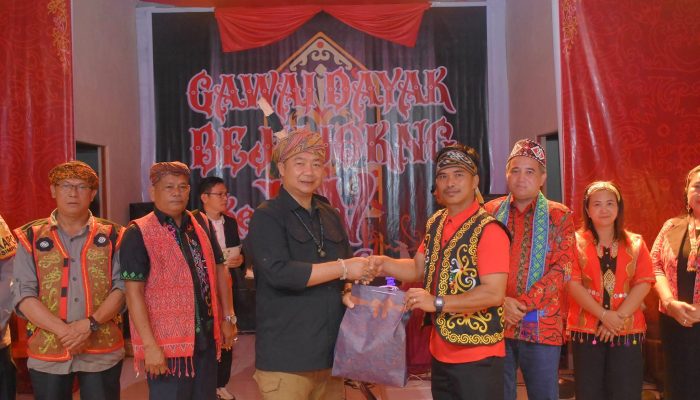 BUPATI KETAPANG TUTUP GAWAI ADAT BEJUJOKNG XV DI SIMPANG DUA
