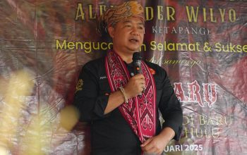 BUPATI KETAPANG HADIRI TRADISI NYEMARU DI HULU SUNGAI, TEGASKAN KOMITMEN PEMBANGUNAN BERKEADILAN