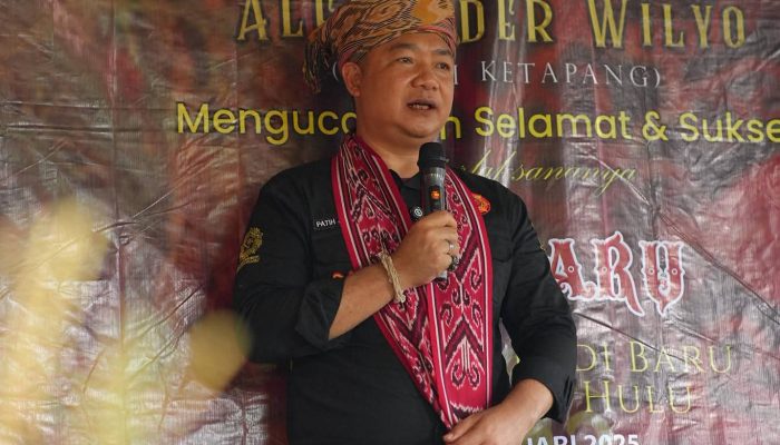 BUPATI KETAPANG HADIRI TRADISI NYEMARU DI HULU SUNGAI, TEGASKAN KOMITMEN PEMBANGUNAN BERKEADILAN