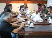 PEMKAB KETAPANG GELAR RAKOOR BAHAS PERKEMBANGAN TRANTIBMAS DI KECAMATAN AIR UPAS