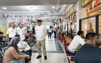 Kunjungan Spontan bupati ketapang ke Disdukcapil 