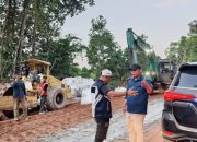Catatan di Jelai Hulu : Tinjau Progres Jalan Kekura Desa Mahawa, Bupati Ketapang Pastikan Kelancaran Pembangunan.