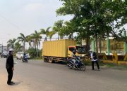 PW Persatuan Islam Kalimantan Barat Bagikan Masker kepada Masyarakat Ketapang di Tengah Kabut Asap Karhutla